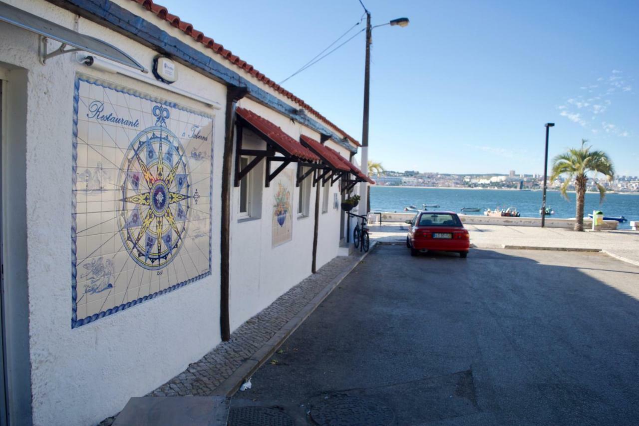 Fisherman'S House - A Boat Ride From Lisbon Villa Trafaria Buitenkant foto