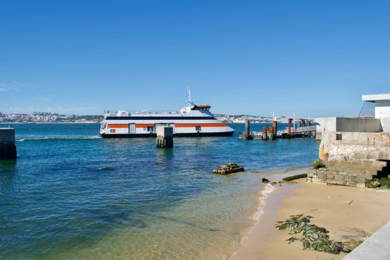 Fisherman'S House - A Boat Ride From Lisbon Villa Trafaria Buitenkant foto